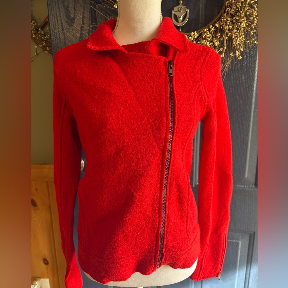 Tahari Wool Blend Red asymmetrical Jacket Womens size XS. NWT - Picture 3 of 12